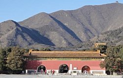 Императорские гробницы династии Мин