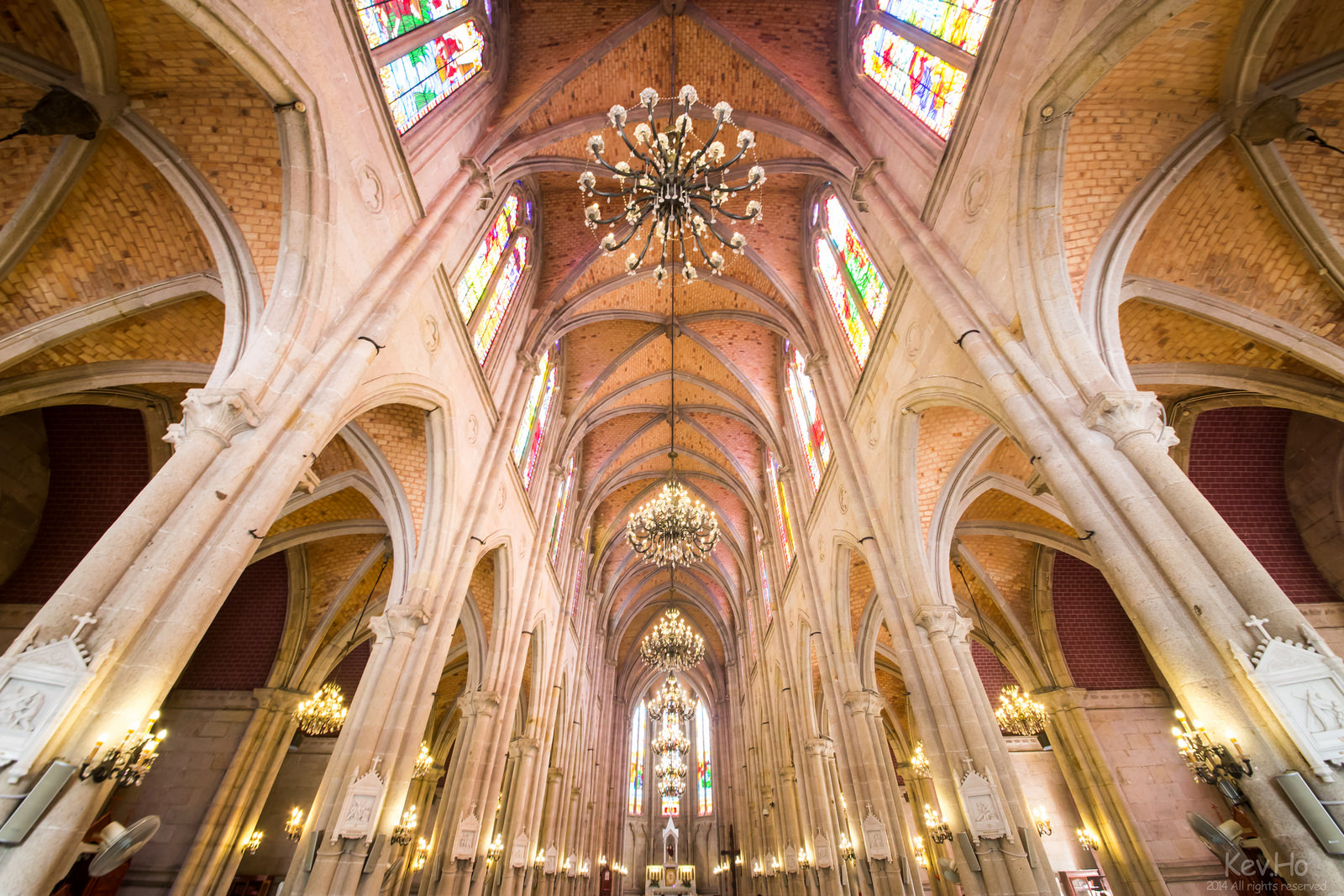 Внутри католического собора - Гуанчжоу