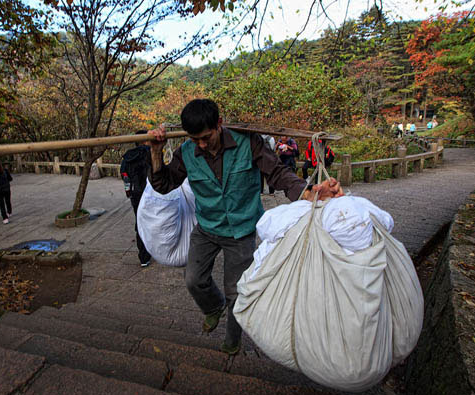 Доставка грузов в горах Китая