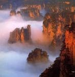 Рассвет в горах парка Чжанцзяцзе