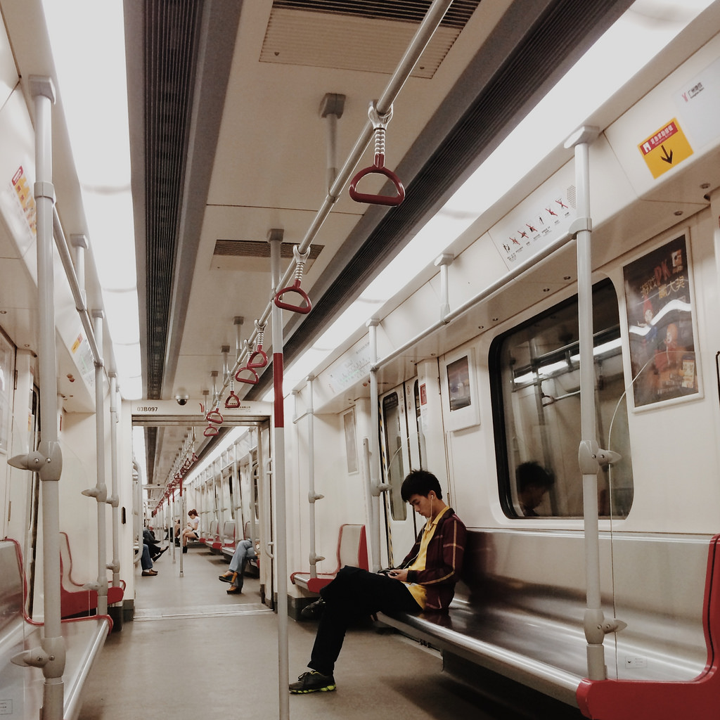 В вагоне метро в Гуанчжоу
