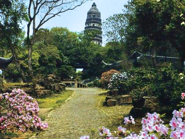 Падающая башня в Сучжоу - пагода Хуцю