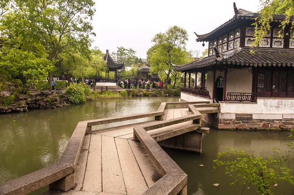 Сад Скромного чиновника в Сучжоу - Зигзагообразный мостик