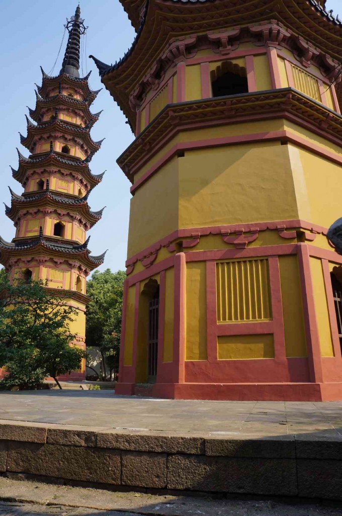 Парные пагоды в Сучжоу вблизи