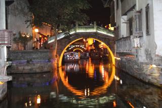 Достопримечательность Сучжоу - мост подсветка