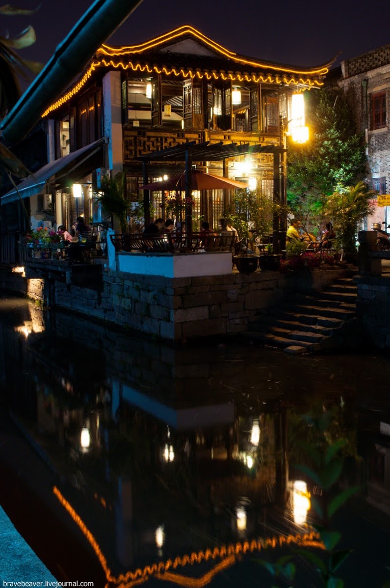 Кафе в Сучжоу ночью