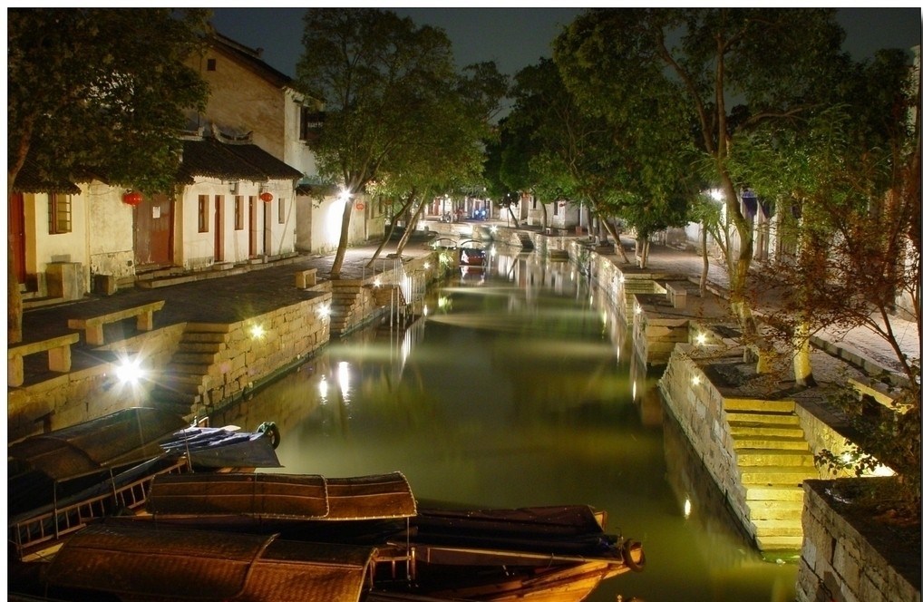 Вечерний пейзаж города Сучжоу