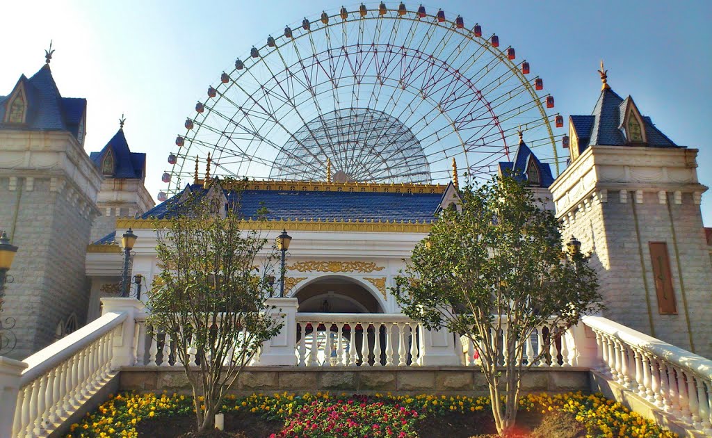 Достопримечательность Сучжоу - большое колесо обозрений