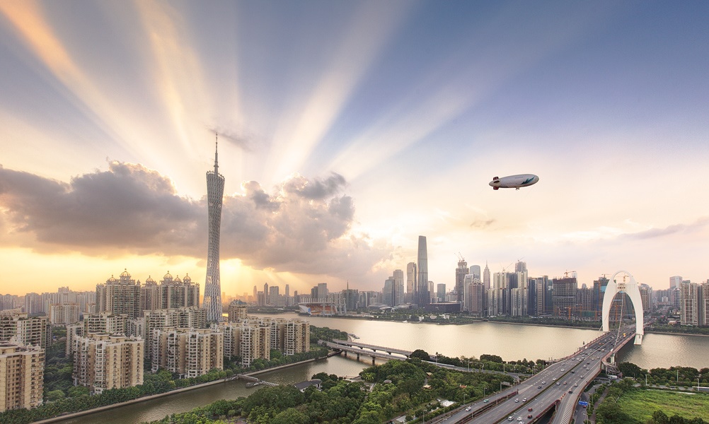 Гуанчжоу - телебашня в солнесных лучах