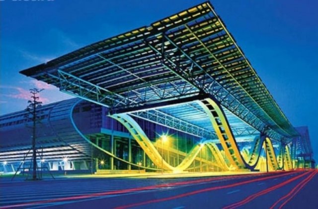 гуанчжоу - Кантонская ярмарка вечером