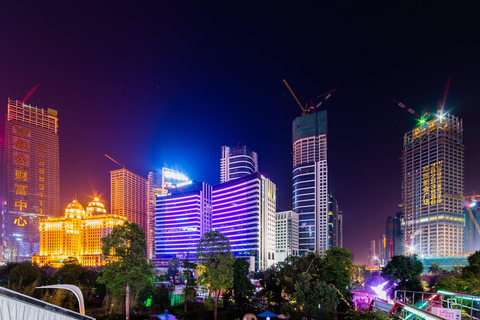 Гуанчжоу строится