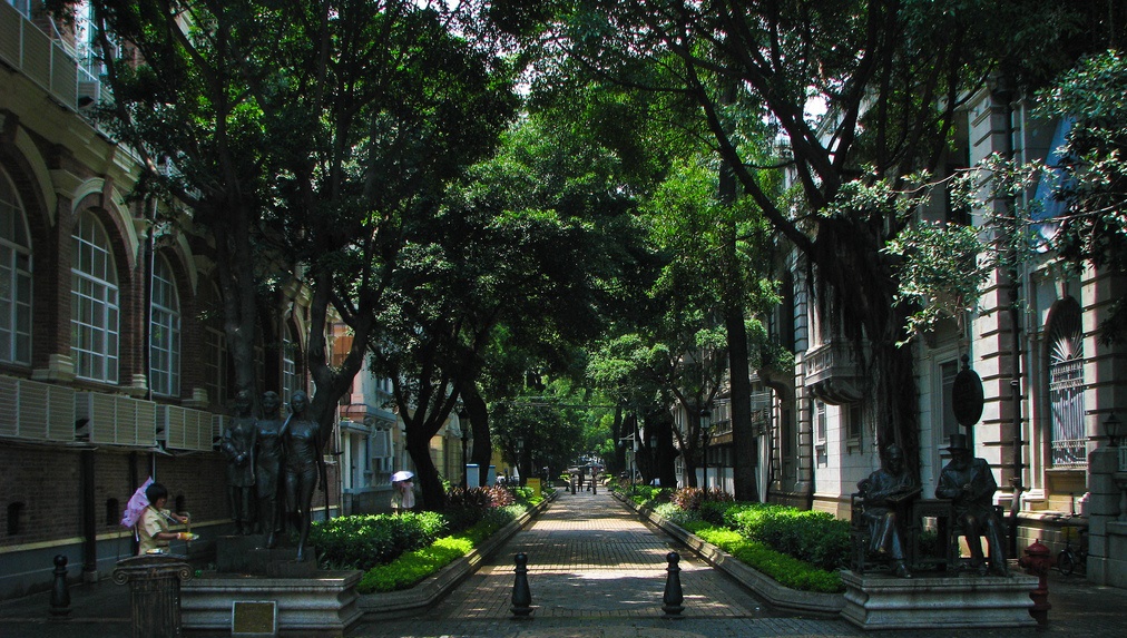 Улица острова Шамянь в Гуанчжоу